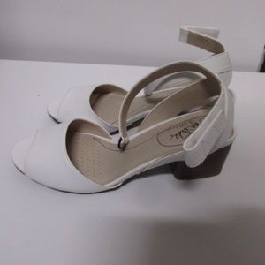 Life Stride Rosetta 2.5" Block Heel White Strap Sandals
